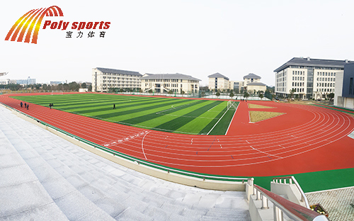 龙游县职业教育中心的运动场 龙游县职业教育中心的运动场